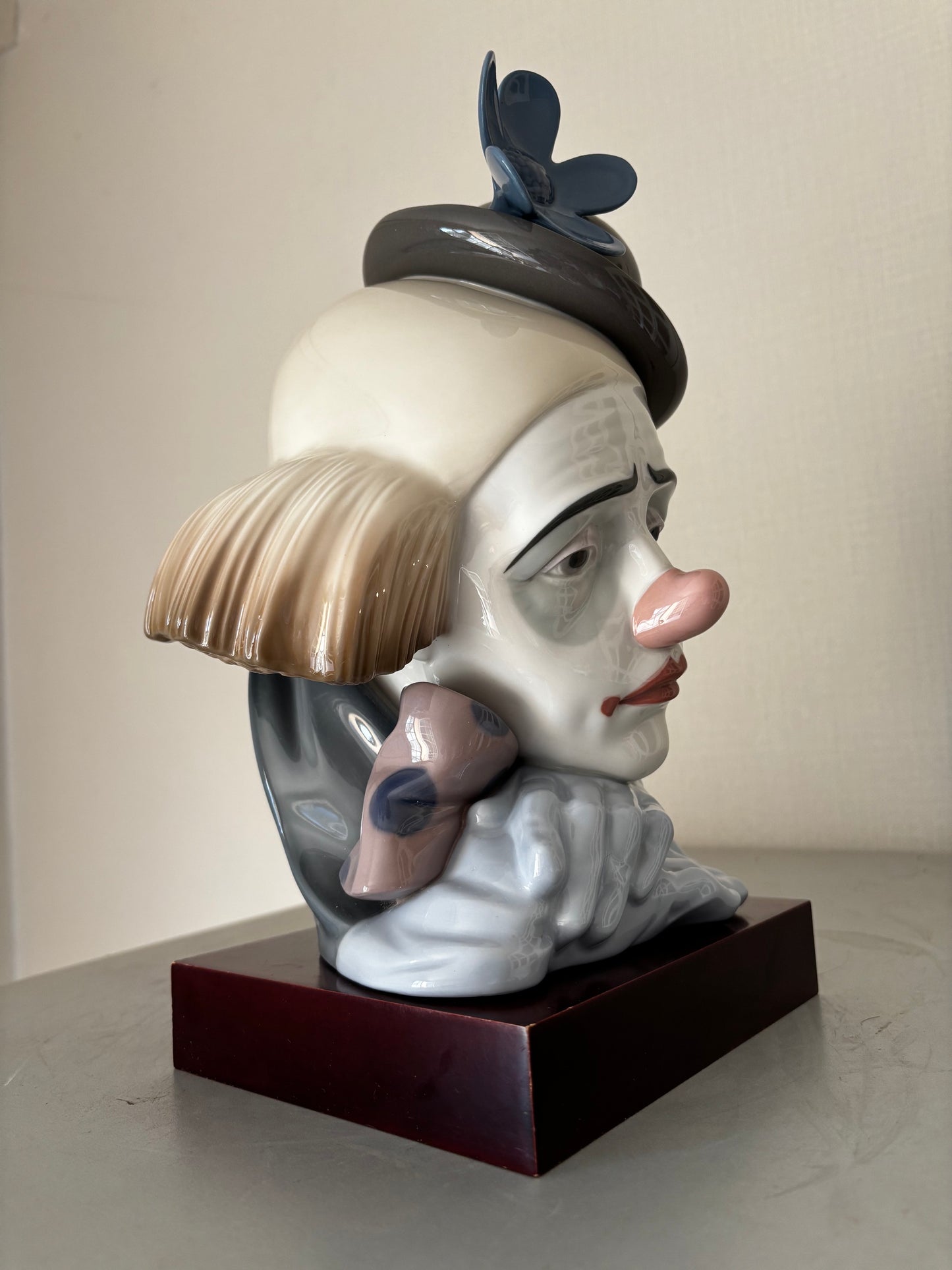Bustes de Clowns Tristes en Porcelaine Lladró par José Puche (31 cm & 27 cm) – Pièces Vintage.