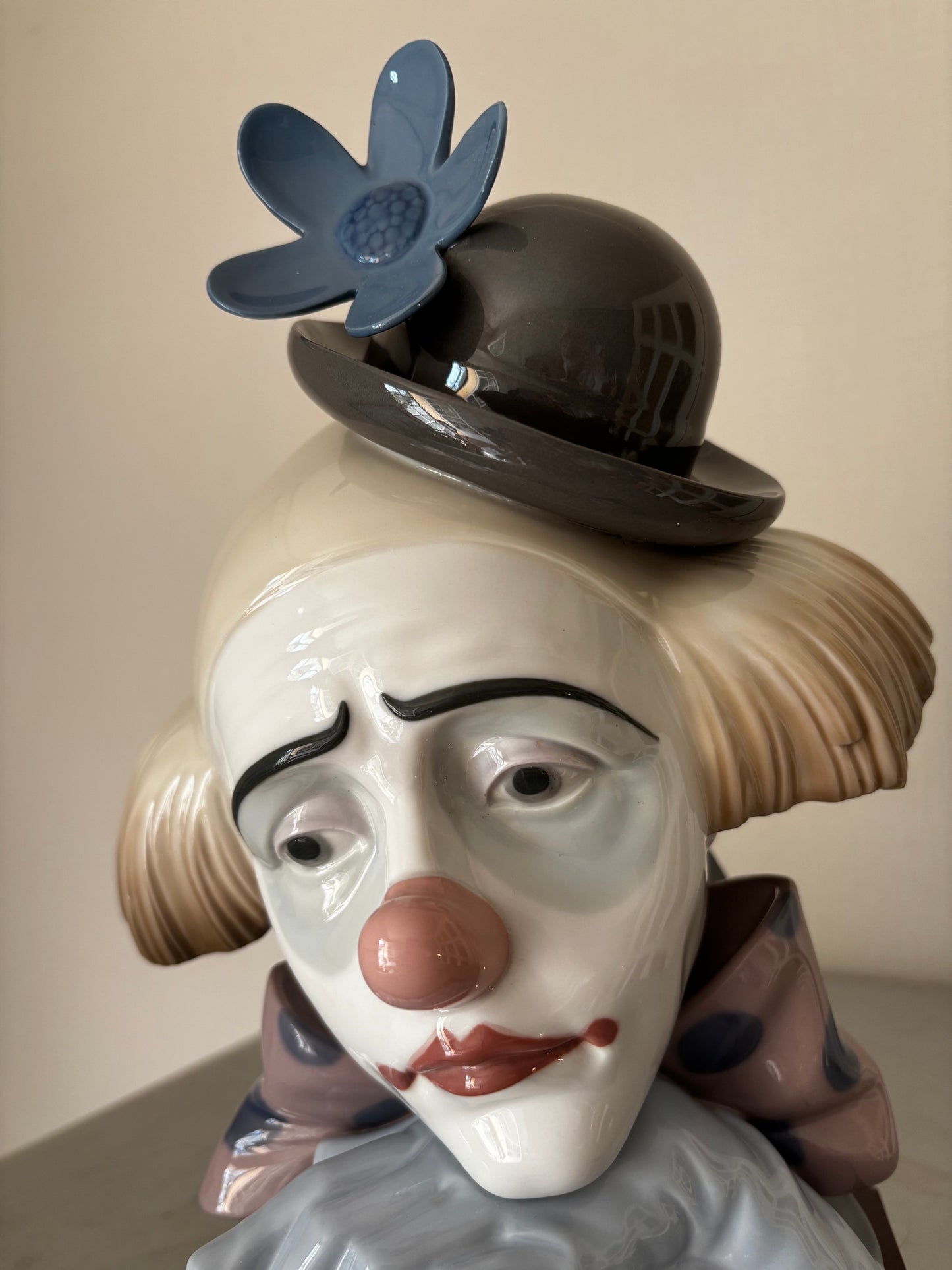 Bustes de Clowns Tristes en Porcelaine Lladró par José Puche (31 cm & 27 cm) – Pièces Vintage.