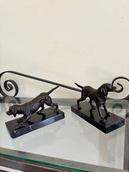 Sculpture en Bronze Animalier Art Déco – Chien de Chasse en Alerte (H 12 cm)