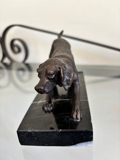 Sculpture en Bronze Animalier Art Déco – Chien de Chasse à l'Arrêt (H 10 cm)