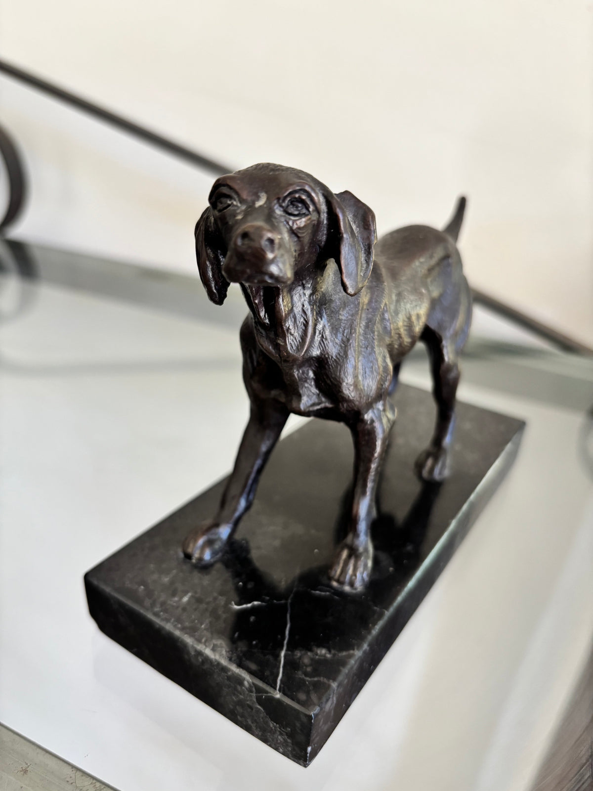 Sculpture en Bronze Animalier Art Déco – Chien de Chasse en Alerte (H 12 cm)