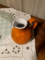 Pichet ancien signé, en céramique émaillée, St Maximin. Milieu XXème. Antiquités de France