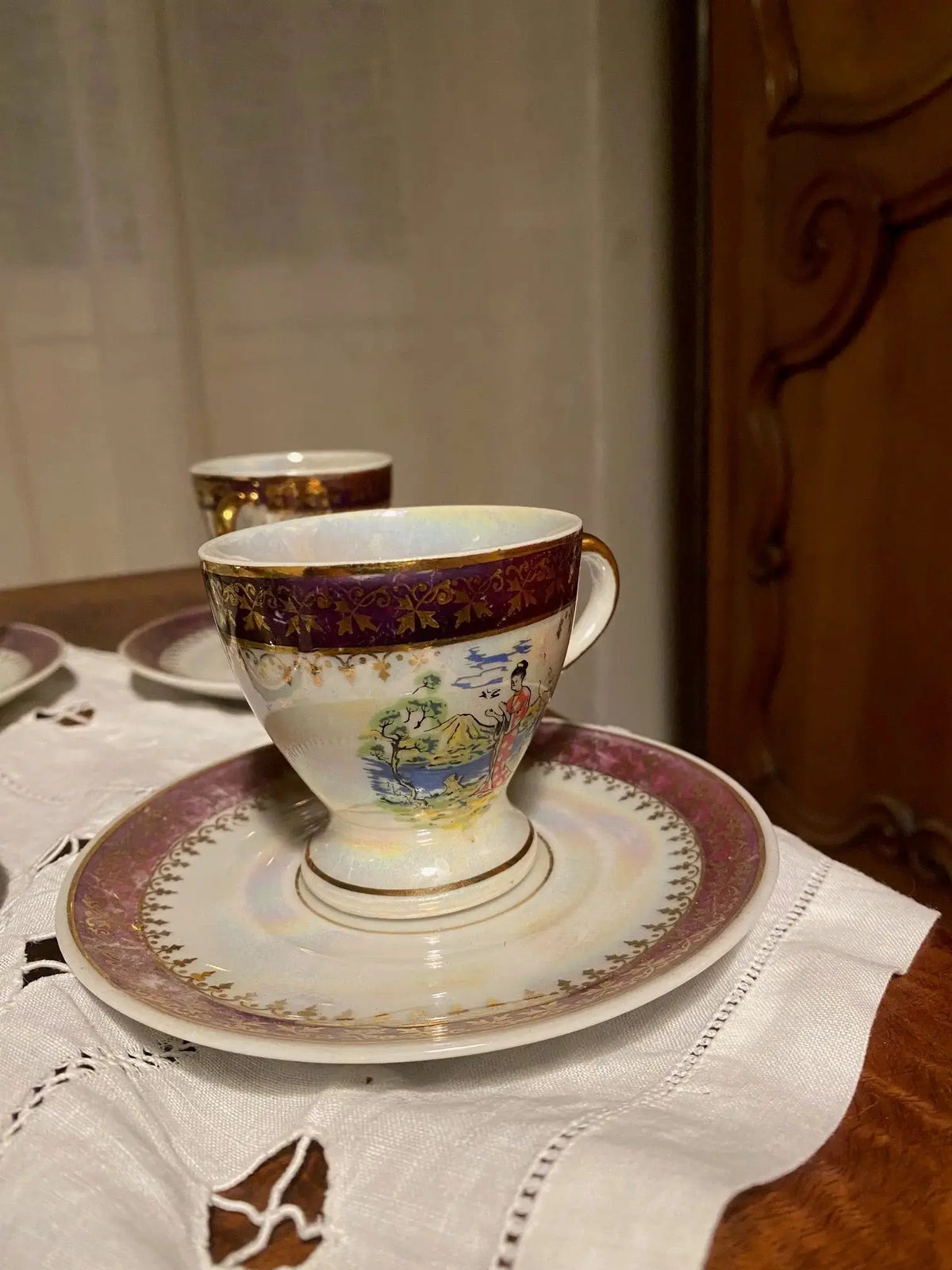 Lot tasses et sous-tasses Guy en porcelaine XIXème – décor Japonais irisé-{{shop name}}