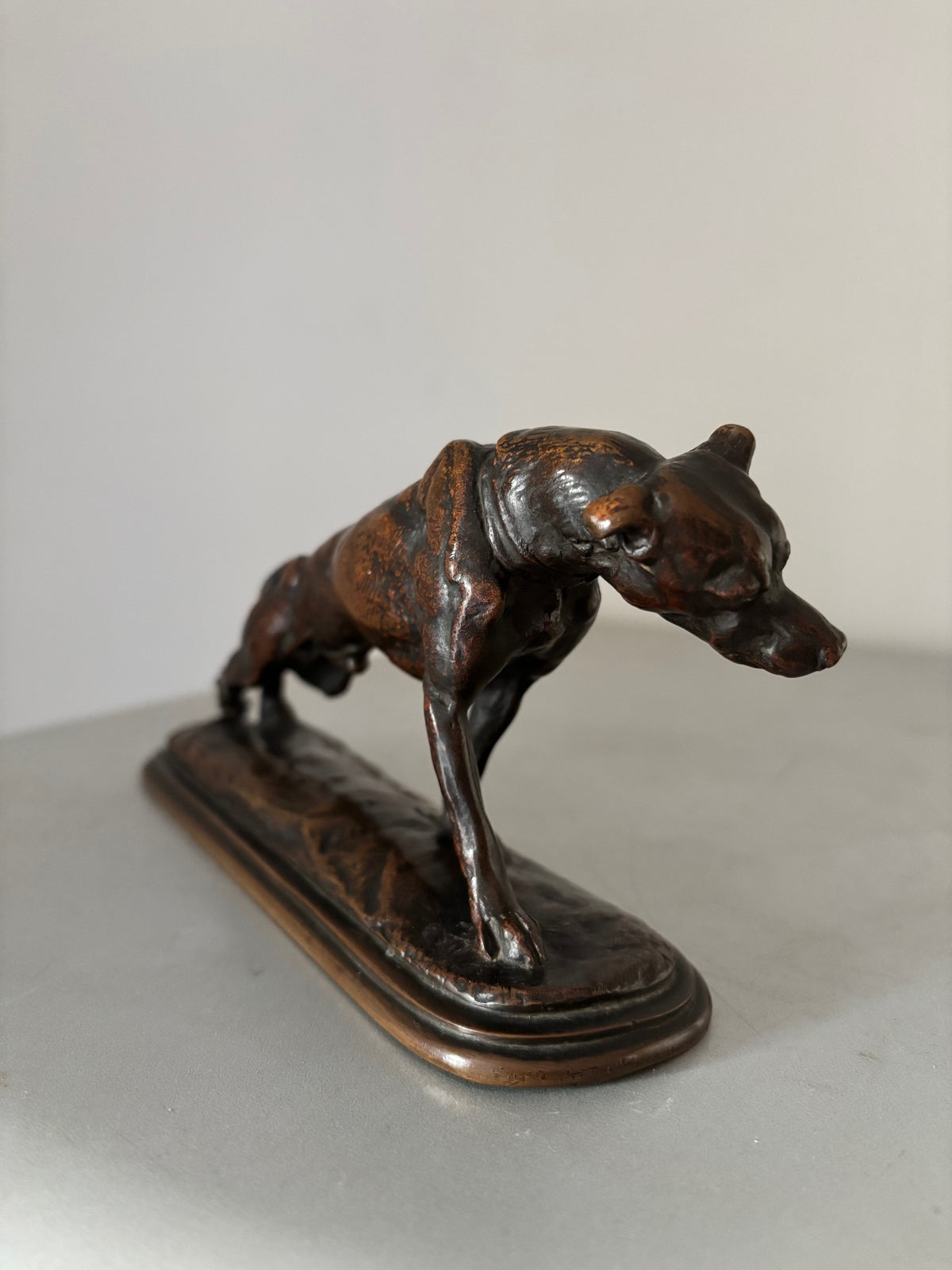 Sculpture Bronze Animalier XIXe – Lévrier qui s'étire par Emmanuel Frémiet (20 cm)