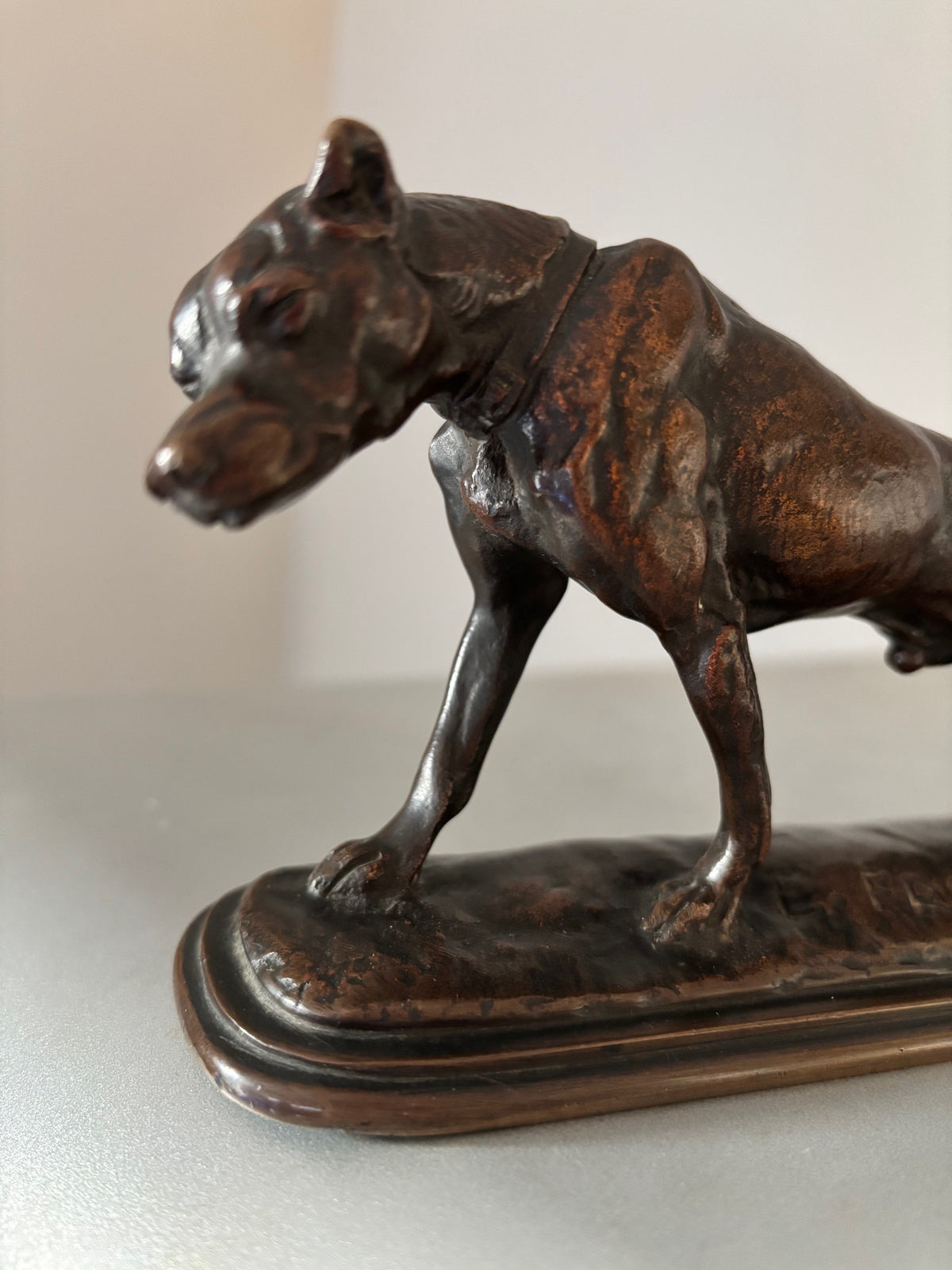 Sculpture Bronze Animalier XIXe – Lévrier qui s'étire par Emmanuel Frémiet (20 cm)