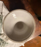 Faïence ancienne, aiguière en barbotine, XXème, au décors de roses appliquées. Antiquités de France