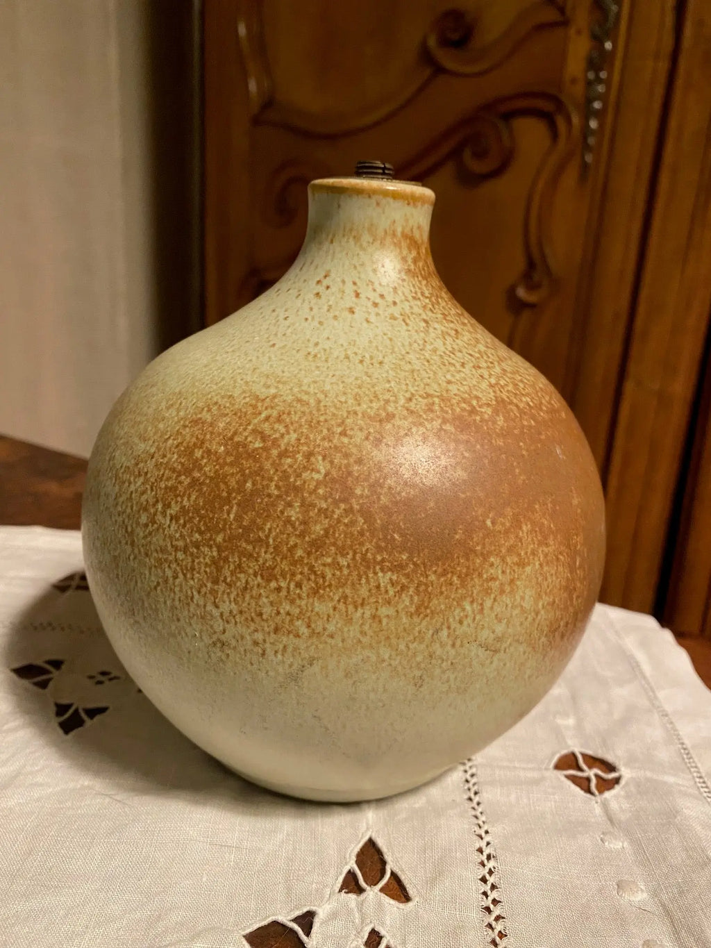 Ancien pied de lampe signé, forme boule grès pyrite, poterie vintage de 1970. Antiquités de France