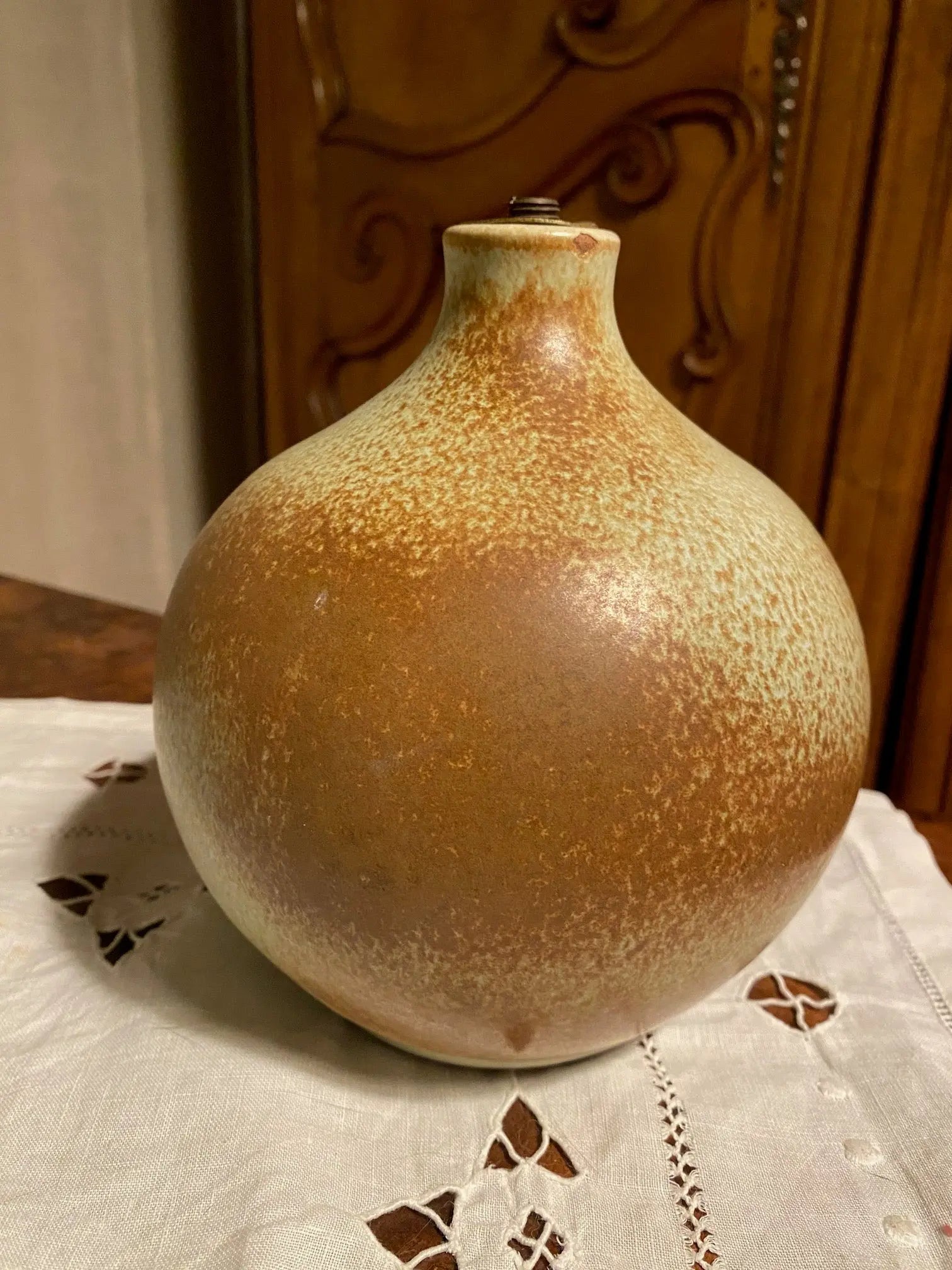 Ancien pied de lampe signé, forme boule grès pyrite, poterie vintage de 1970. Antiquités de France