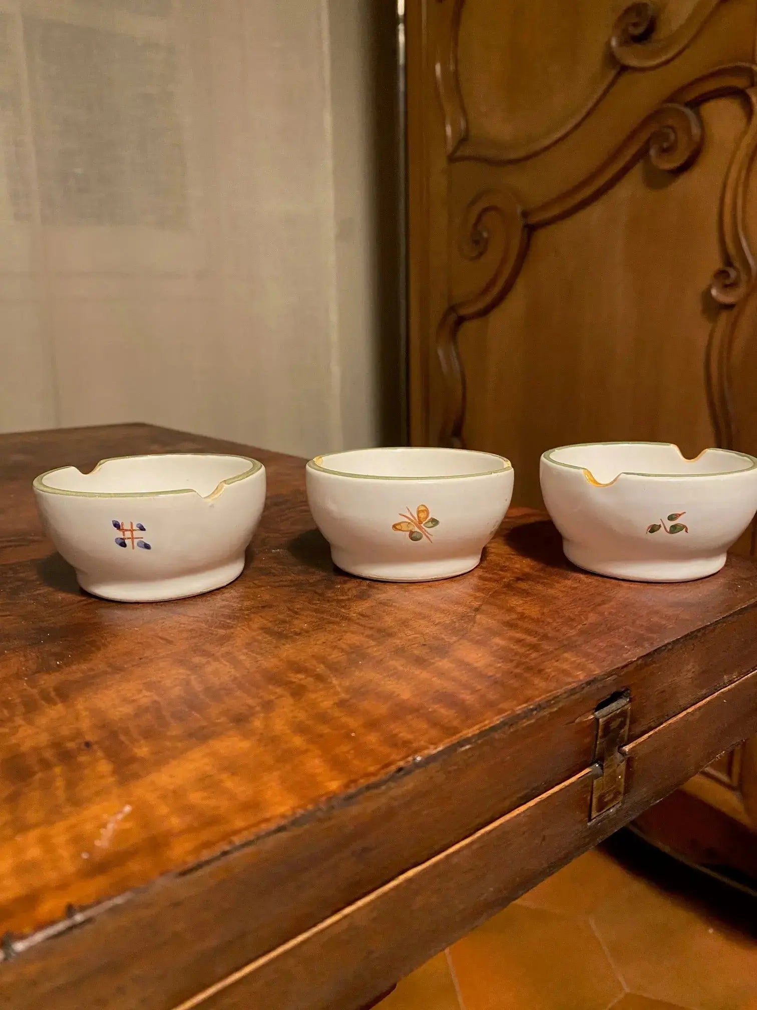Lot 3 ramequins ou cendriers en faïence de Moustiers XIXème, faits main-{{shop name}}