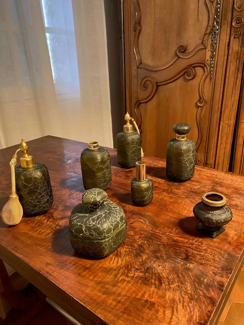 Flacon ancien signé, Ensemble salle de bain, Marcel Franck, verre craquelé. 7 pièces. Antiquités de France