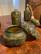 Flacon ancien signé, Ensemble salle de bain, Marcel Franck, verre craquelé. 7 pièces. Antiquités de France