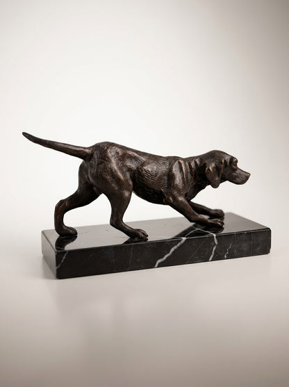 Duo de Sculptures en Bronze Animalier Art Déco – Chiens de Chasse (En Alerte & À l'Arrêt)