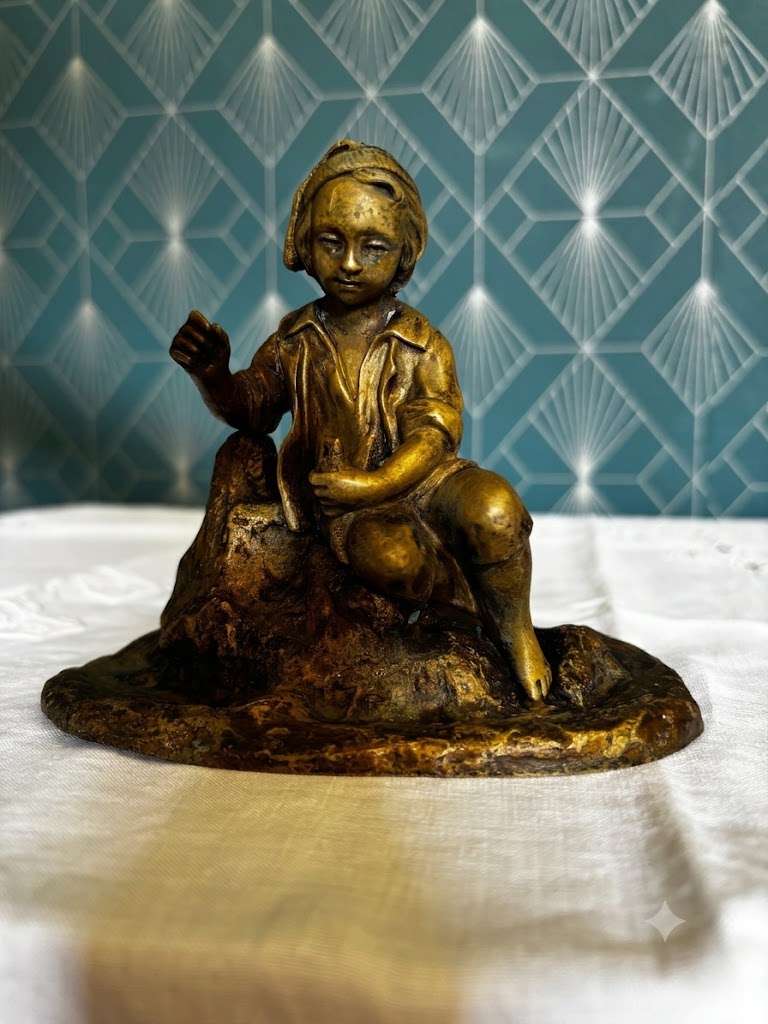 Statuette en Bronze. Jeune garçon Sur Un Rocher - Sculpture Art du XIXe Siècle Antique 12cm