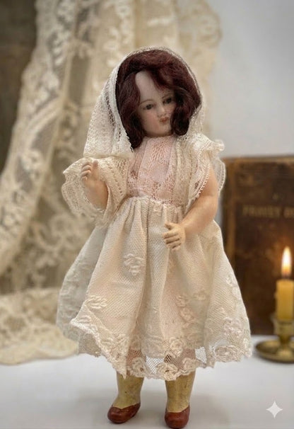 Poupée ancienne. Mignonnette Jules Verlingue 14 cm (c. 1915-1920) – Marquée à l'Ancre & Tenue de Communion