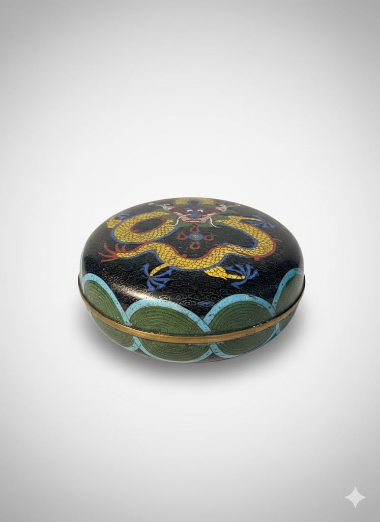 Boîte cloisonnée Chine ancienne Qing XIXe sur socle bois, décor raffiné et fin - Antiquités de France