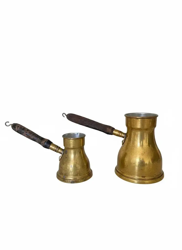 Cafetières anciennes Orientales, laiton, manche en bois, faite main. Le lot de 2 - Antiquités de France