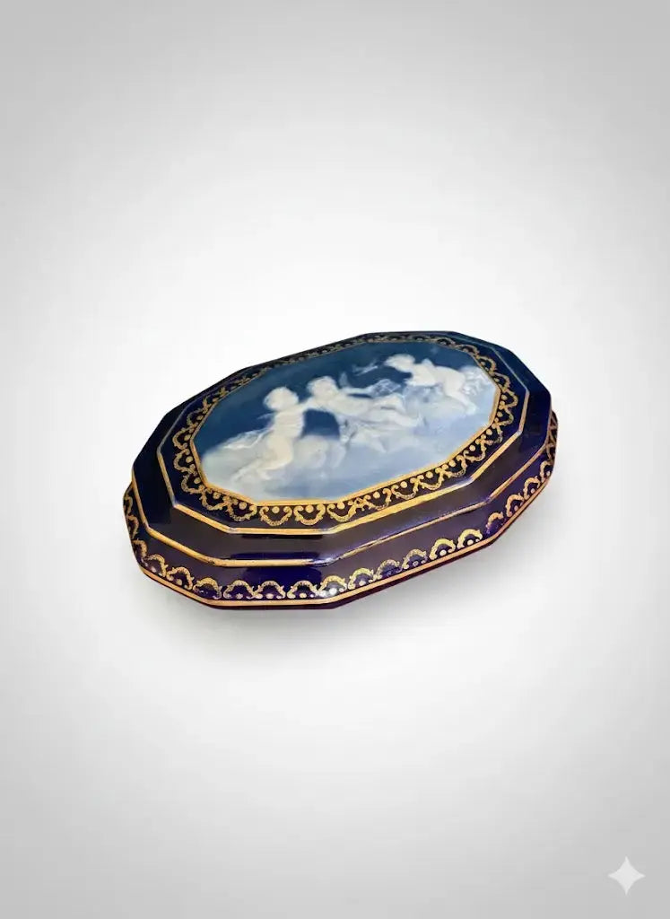 Bonbonnière Camille Tharaud Limoges – porcelaine bleue, camée chérubins, rare 17 - Antiquités de France