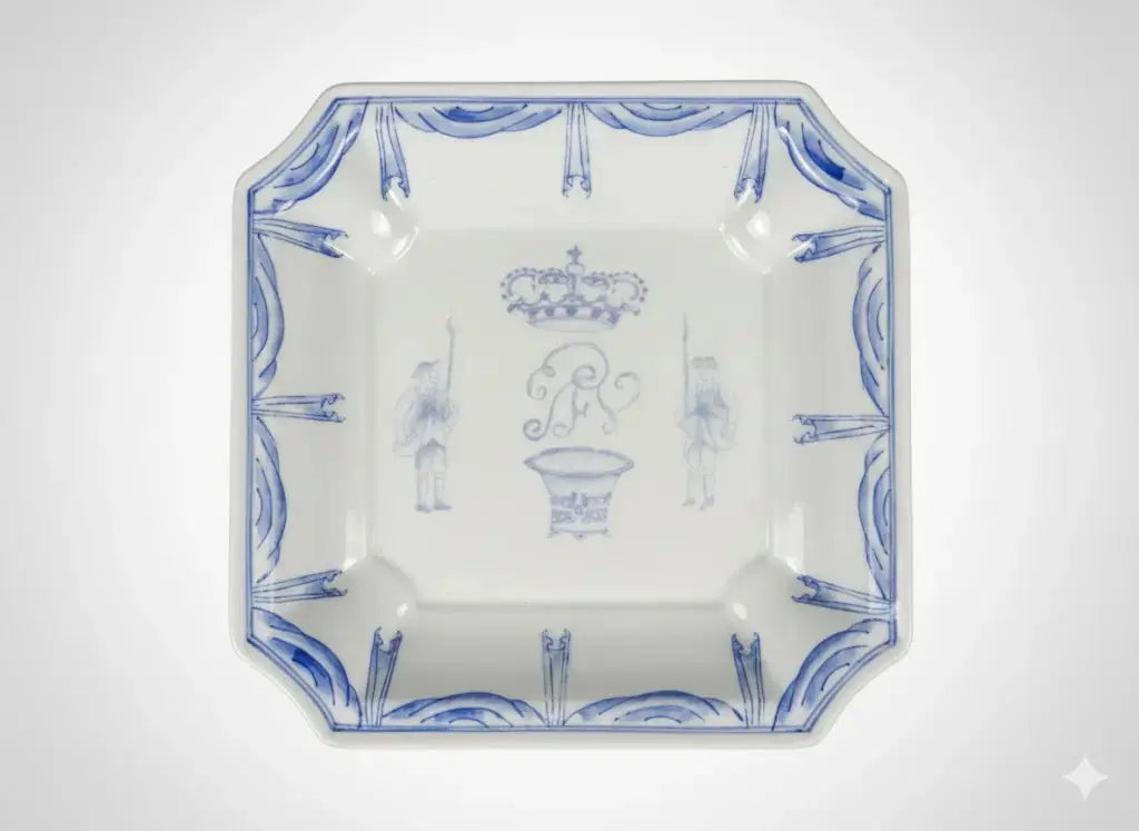 Assiette chinoise du XIXe siècle à couronne monogrammée - Antiquités de France