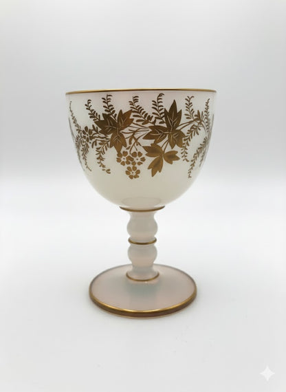 Verre à Vin Antique Sèvres – Verre Opalescent & Décor Floral Doré Art Déco – 14 cm - Antiquités de France