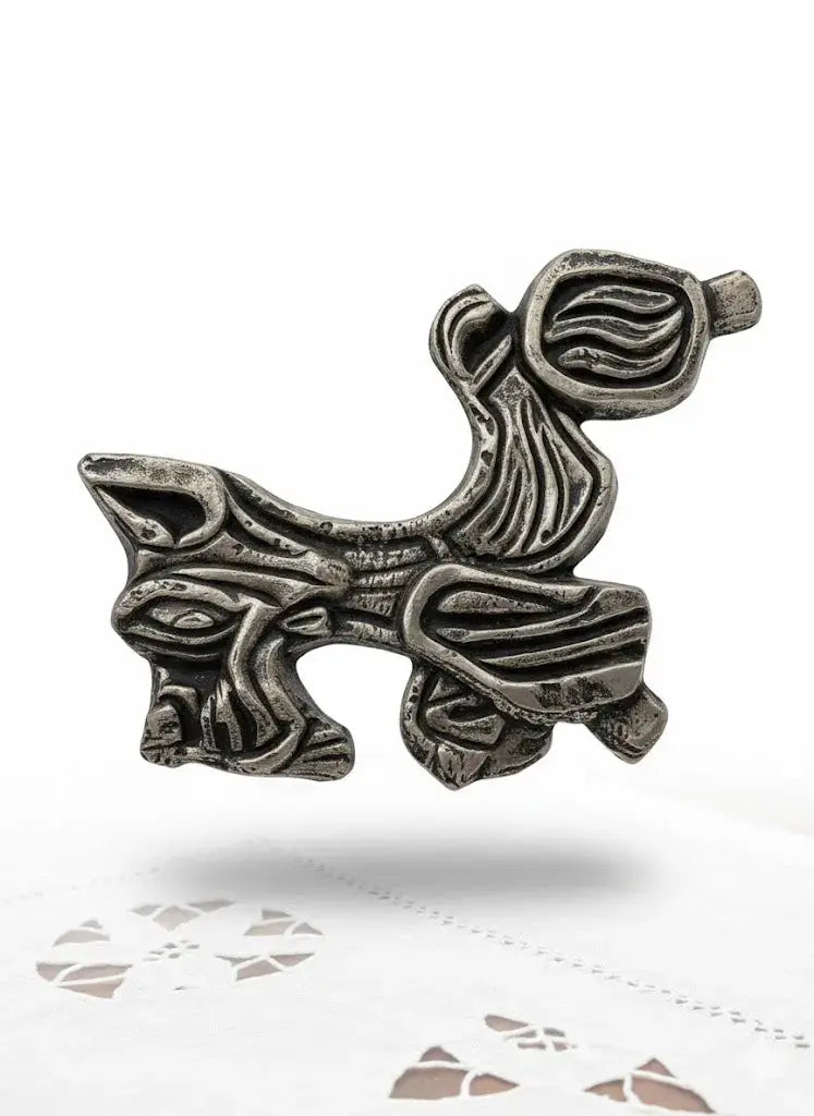 Sculpture animalière en bronze, bas-relief, chien en bronze, patine argenté - Antiquités de France